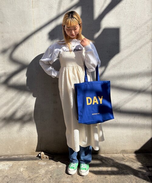 BIRTHDAY BAR（バースデイバー）の「キャンバスロゴスクエアトートバッグ（トートバッグ・レディース・オレンジ/ピンク/ブルー/ブラック・0）」の7枚目の写真