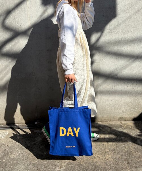 BIRTHDAY BAR（バースデイバー）の「キャンバスロゴスクエアトートバッグ（トートバッグ・レディース・オレンジ/ピンク/ブルー/ブラック・0）」の8枚目の写真