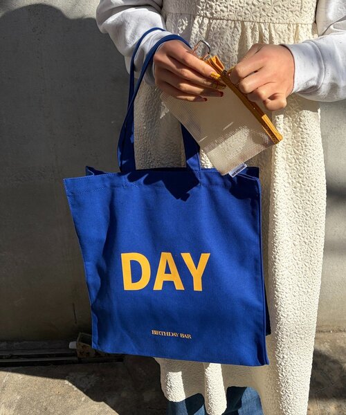 BIRTHDAY BAR（バースデイバー）の「キャンバスロゴスクエアトートバッグ（トートバッグ・レディース・オレンジ/ピンク/ブルー/ブラック・0）」の9枚目の写真