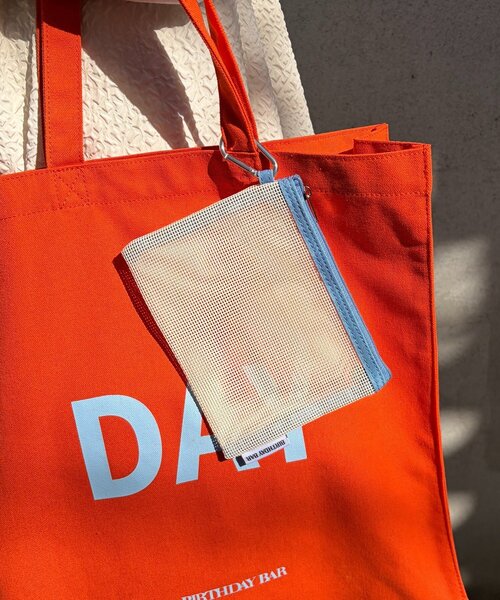 BIRTHDAY BAR（バースデイバー）の「キャンバスロゴスクエアトートバッグ（トートバッグ・レディース・オレンジ/ピンク/ブルー/ブラック・0）」の12枚目の写真