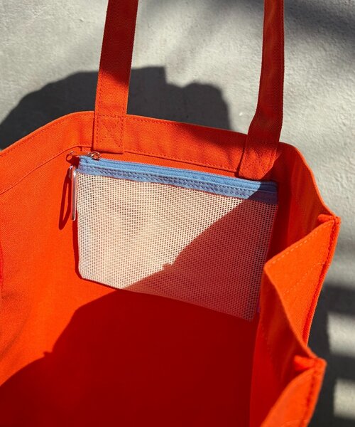 BIRTHDAY BAR（バースデイバー）の「キャンバスロゴスクエアトートバッグ（トートバッグ・レディース・オレンジ/ピンク/ブルー/ブラック・0）」の13枚目の写真