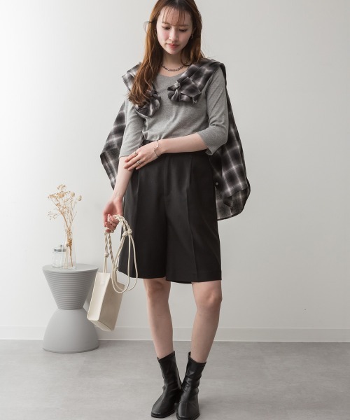 aity(アイティ)の「M-4L Vネック7分袖カットソー(Tシャツ/カットソー・レディース・カーキ/ブラック/オフホワイト/杢グレー/チャコールグレー・4L/3L/LL/L/M)」の5枚目の写真