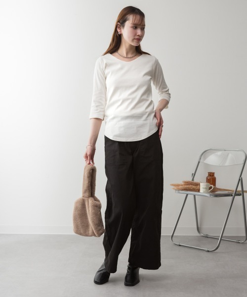 aity(アイティ)の「M-4L Vネック7分袖カットソー(Tシャツ/カットソー・レディース・カーキ/ブラック/オフホワイト/杢グレー/チャコールグレー・4L/3L/LL/L/M)」の8枚目の写真