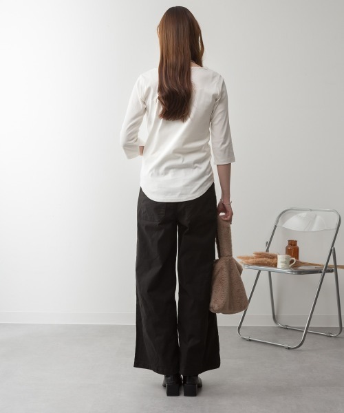 aity(アイティ)の「M-4L Vネック7分袖カットソー(Tシャツ/カットソー・レディース・カーキ/ブラック/オフホワイト/杢グレー/チャコールグレー・4L/3L/LL/L/M)」の10枚目の写真