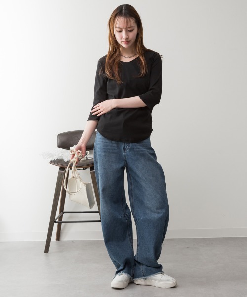 aity(アイティ)の「M-4L Vネック7分袖カットソー(Tシャツ/カットソー・レディース・カーキ/ブラック/オフホワイト/杢グレー/チャコールグレー・4L/3L/LL/L/M)」の21枚目の写真