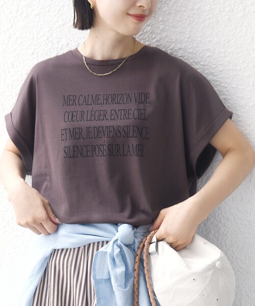 SHIPS(シップス)の「メルティ コットン プリント ロゴ ショート スリーブ Tシャツ(Tシャツ/カットソー・レディース・ダークグレー/ホワイト/ホワイト系/ストーン/ブラウン/チャコールグレー/ブラウン系/ライトホワイト・ONE SIZE)」の8枚目の写真