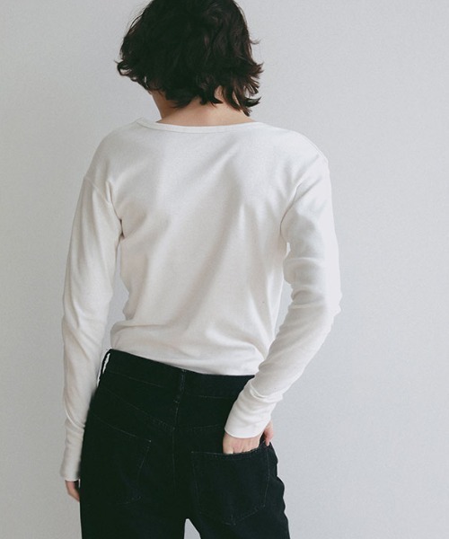 ETRE TOKYO(エトレトウキョウ)の「オーガニックコットンUネックロンTee(Tシャツ/カットソー・レディース・グレー/ブラック/ホワイト・FREE)」の22枚目の写真