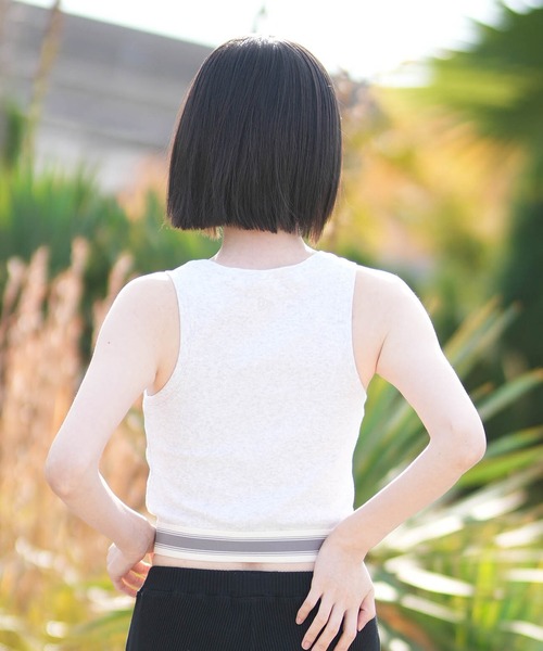 NEW ERA（ニューエラ）の「NEW ERA/ニューエラ レディース タンクトップ WS RIB CROPPED TANK（タンクトップ・レディース・グレー/ブラック・S/M）」の4枚目の写真