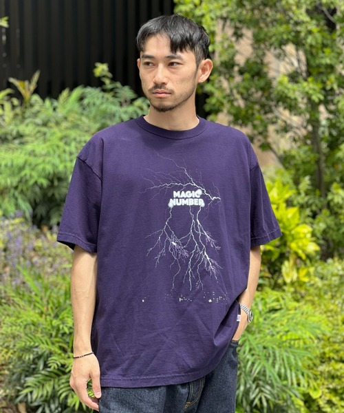 MAGIC NUMBER(マジック ナンバー)の「【MAGIC NUMBER】THUNDER US COTTON S/S T-SHIRT(Tシャツ/カットソー・メンズ・ブラック/グリーン/ネイビー・MEDIUM/X-LARGE/LARGE)」の3枚目の写真