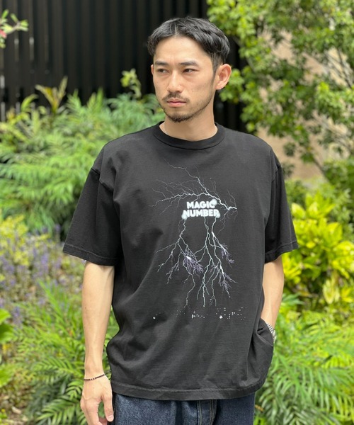 MAGIC NUMBER(マジック ナンバー)の「【MAGIC NUMBER】THUNDER US COTTON S/S T-SHIRT(Tシャツ/カットソー・メンズ・ブラック/グリーン/ネイビー・MEDIUM/X-LARGE/LARGE)」の1枚目の写真