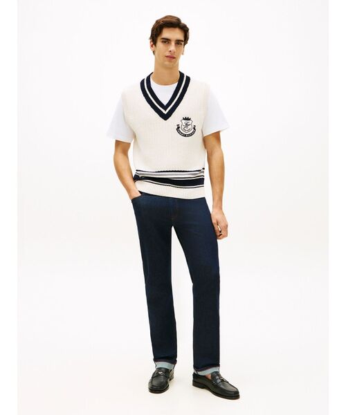 TOMMY HILFIGER（トミーヒルフィガー）の「アスレジャーVネックニットベスト（ニット/セーター・メンズ・ホワイト・SMALL/MEDIUM/LARGE/X-LARGE）」の3枚目の写真