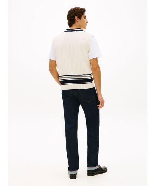 TOMMY HILFIGER（トミーヒルフィガー）の「アスレジャーVネックニットベスト（ニット/セーター・メンズ・ホワイト・SMALL/MEDIUM/LARGE/X-LARGE）」の4枚目の写真