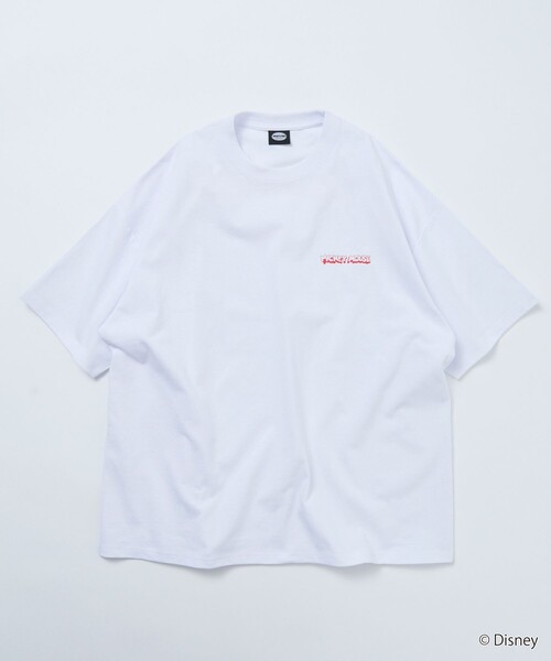 FREAK'S STORE(フリークスストア)の「限定展開/DISNEY/ディズニー/ミッキーマウス /モノクロ バックプリント クルーネック Tシャツ/Scene(Tシャツ/カットソー・メンズ・スミクロ/ホワイト/ブラウン/アッシュグレー・SMALL/MEDIUM/LARGE)」の6枚目の写真