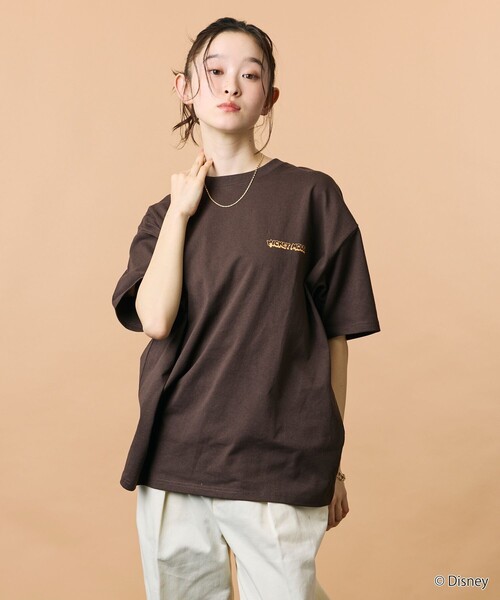 FREAK'S STORE(フリークスストア)の「限定展開/DISNEY/ディズニー/ミッキーマウス /モノクロ バックプリント クルーネック Tシャツ/Scene(Tシャツ/カットソー・メンズ・スミクロ/ホワイト/ブラウン/アッシュグレー・SMALL/MEDIUM/LARGE)」の19枚目の写真