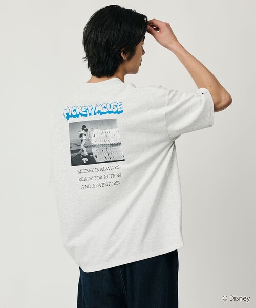 FREAK'S STORE(フリークスストア)の「限定展開/DISNEY/ディズニー/ミッキーマウス /モノクロ バックプリント クルーネック Tシャツ/Scene(Tシャツ/カットソー・メンズ・スミクロ/ホワイト/ブラウン/アッシュグレー・SMALL/MEDIUM/LARGE)」の16枚目の写真