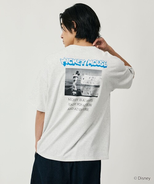 FREAK'S STORE(フリークスストア)の「限定展開/DISNEY/ディズニー/ミッキーマウス /モノクロ バックプリント クルーネック Tシャツ/Scene(Tシャツ/カットソー・メンズ・スミクロ/ホワイト/ブラウン/アッシュグレー・SMALL/MEDIUM/LARGE)」の15枚目の写真