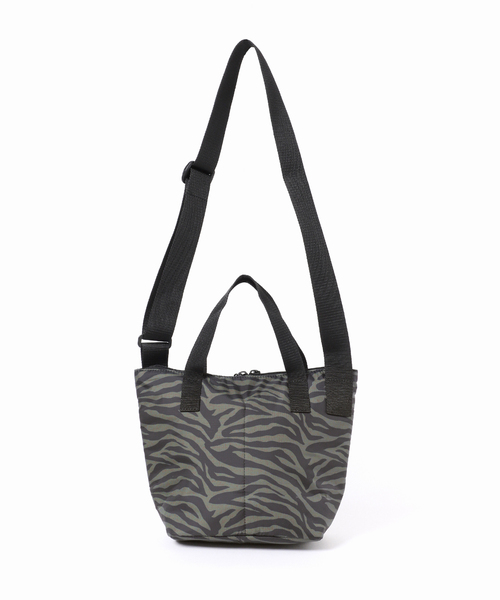 journal standard L'essage（ジャーナルスタンダードレサージュ）の「【BAGS IN PROGRESS】Zipper Duffle Small：ショルダーバッグ（ショルダーバッグ・レディース・カーキ・FREE）」の4枚目の写真