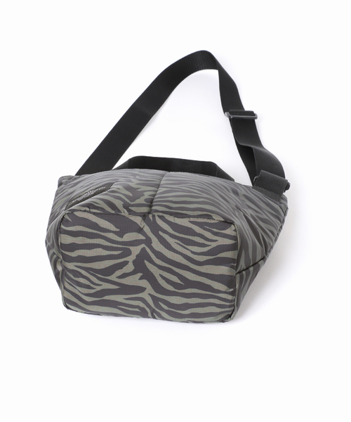 journal standard L'essage（ジャーナルスタンダードレサージュ）の「【BAGS IN PROGRESS】Zipper Duffle Small：ショルダーバッグ（ショルダーバッグ・レディース・カーキ・FREE）」の12枚目の写真