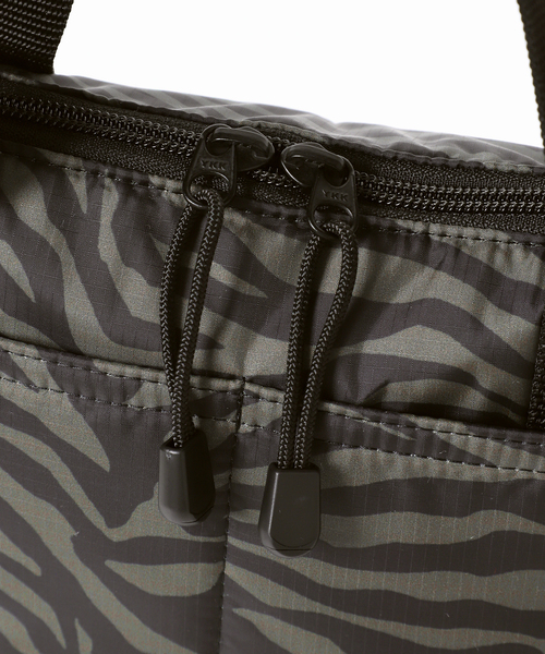 journal standard L'essage（ジャーナルスタンダードレサージュ）の「【BAGS IN PROGRESS】Zipper Duffle Small：ショルダーバッグ（ショルダーバッグ・レディース・カーキ・FREE）」の11枚目の写真