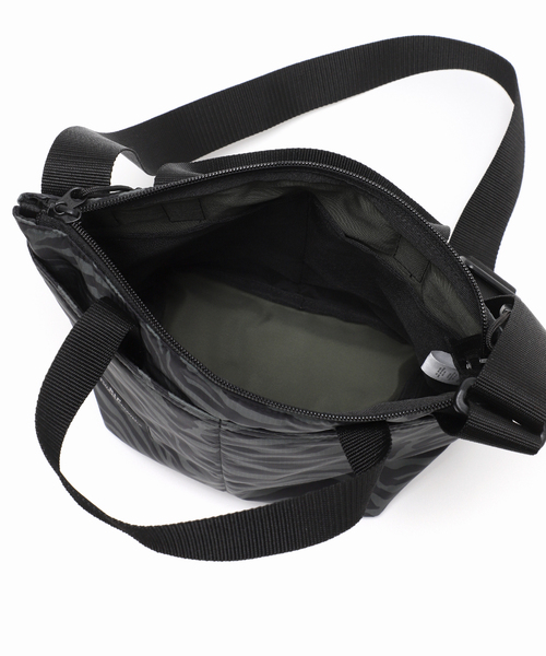 journal standard L'essage（ジャーナルスタンダードレサージュ）の「【BAGS IN PROGRESS】Zipper Duffle Small：ショルダーバッグ（ショルダーバッグ・レディース・カーキ・FREE）」の9枚目の写真