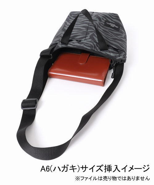 journal standard L'essage（ジャーナルスタンダードレサージュ）の「【BAGS IN PROGRESS】Zipper Duffle Small：ショルダーバッグ（ショルダーバッグ・レディース・カーキ・FREE）」の5枚目の写真