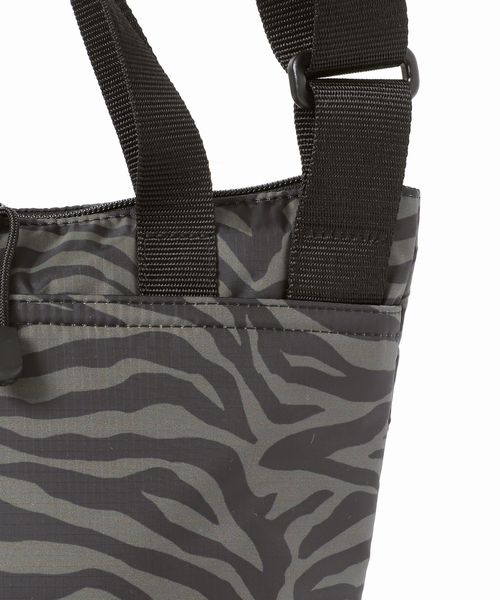 journal standard L'essage（ジャーナルスタンダードレサージュ）の「【BAGS IN PROGRESS】Zipper Duffle Small：ショルダーバッグ（ショルダーバッグ・レディース・カーキ・FREE）」の13枚目の写真