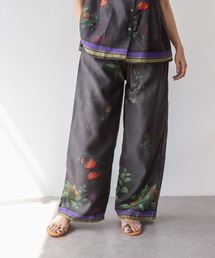 Three Four Time（スリーフォータイム）の「ボタニカルプリントパンツ（その他パンツ）」