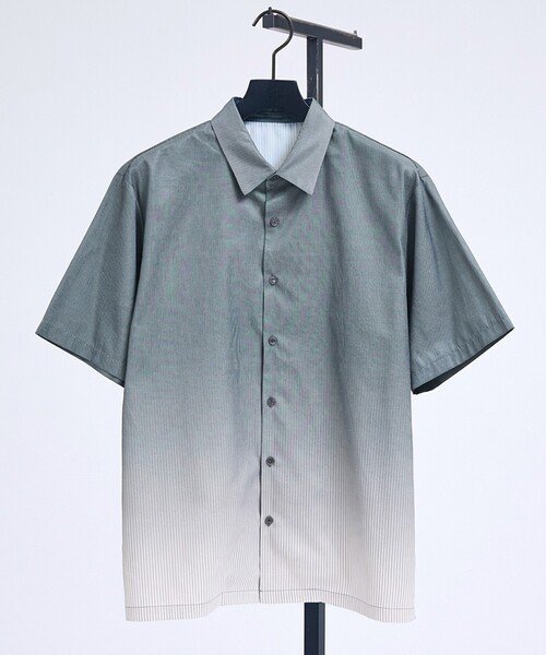 5351 POUR LES HOMMES(ゴーサンゴーイチプールオム)の「グラデーション ストライプシャツ(シャツ/ブラウス・メンズ・グリーン/ブラック・48/46/44/50)」の2枚目の写真