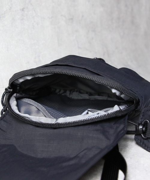THE NORTH FACE(ザノースフェイス)の「THE NORTH FACE ショルダーバッグ(ショルダーバッグ・メンズ・ブラック・FREE)」の6枚目の写真