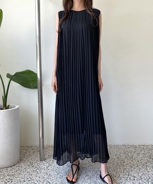 ReRe(リリ)の「シアープリーツワンピース(ワンピース・レディース・ブラック/ホワイト/ネイビー・FREE)」の1枚目の写真