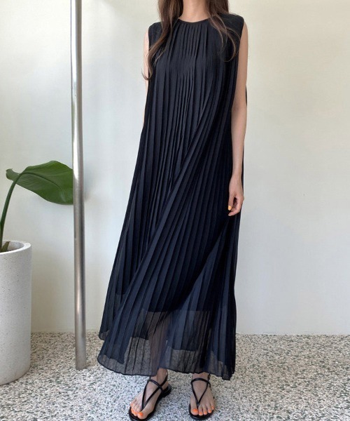 ReRe(リリ)の「シアープリーツワンピース(ワンピース・レディース・ブラック/ホワイト/ネイビー・FREE)」の4枚目の写真
