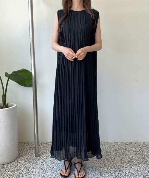 ReRe(リリ)の「シアープリーツワンピース(ワンピース・レディース・ブラック/ホワイト/ネイビー・FREE)」の5枚目の写真