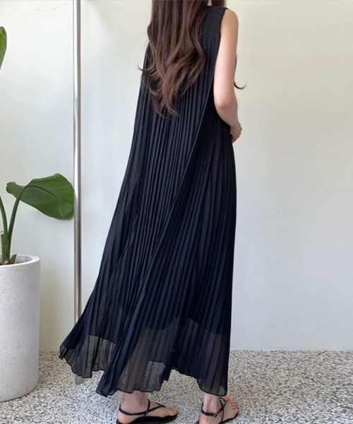 ReRe(リリ)の「シアープリーツワンピース(ワンピース・レディース・ブラック/ホワイト/ネイビー・FREE)」の6枚目の写真