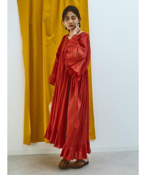 FIKA.(フィーカ)の「2way hem frill cotton onepiece(ワンピース・レディース・オフホワイト/レッド・MEDIUM)」の4枚目の写真