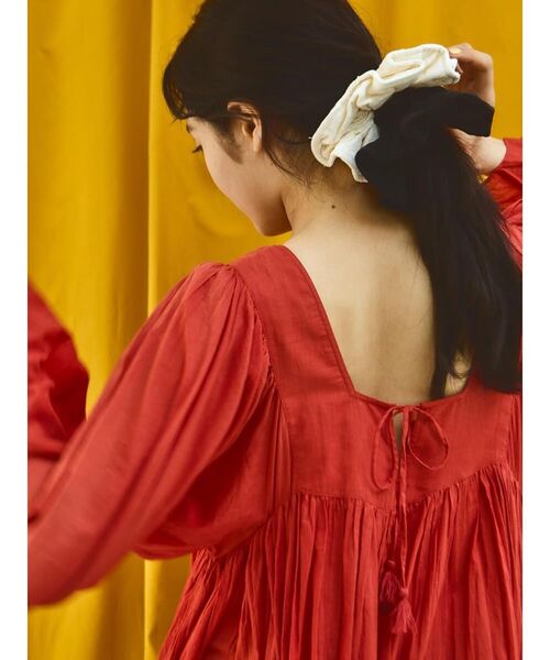 FIKA.(フィーカ)の「2way hem frill cotton onepiece(ワンピース・レディース・オフホワイト/レッド・MEDIUM)」の10枚目の写真