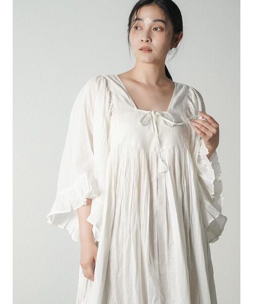 FIKA.(フィーカ)の「2way hem frill cotton onepiece(ワンピース・レディース・オフホワイト/レッド・MEDIUM)」の17枚目の写真