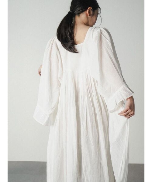 FIKA.(フィーカ)の「2way hem frill cotton onepiece(ワンピース・レディース・オフホワイト/レッド・MEDIUM)」の19枚目の写真