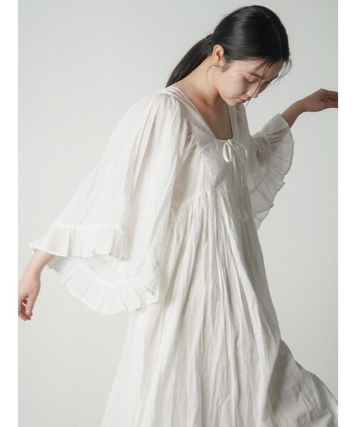 FIKA.(フィーカ)の「2way hem frill cotton onepiece(ワンピース・レディース・オフホワイト/レッド・MEDIUM)」の20枚目の写真