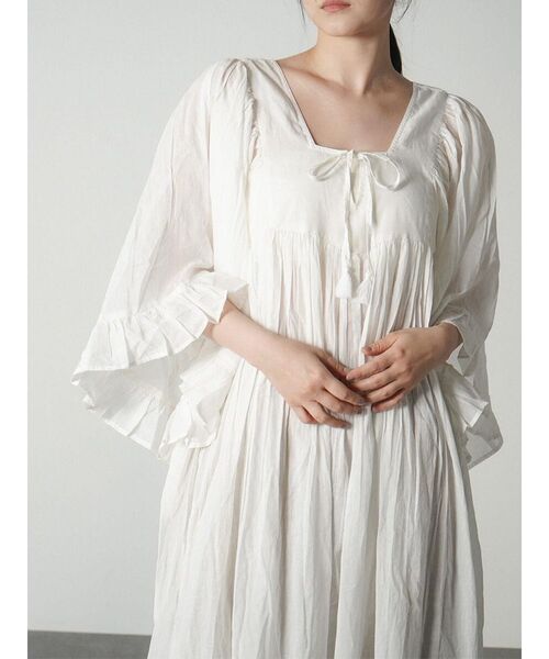 FIKA.(フィーカ)の「2way hem frill cotton onepiece(ワンピース・レディース・オフホワイト/レッド・MEDIUM)」の21枚目の写真
