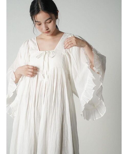 FIKA.(フィーカ)の「2way hem frill cotton onepiece(ワンピース・レディース・オフホワイト/レッド・MEDIUM)」の22枚目の写真