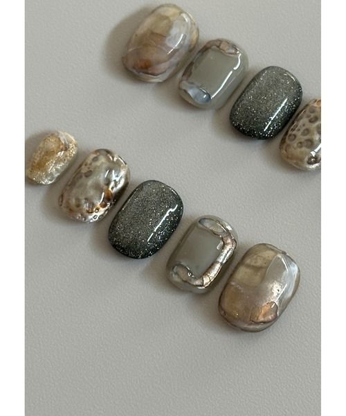 tone（トーン）の「【butter up】鉱物アートのネイルチップ(MA)（ネイルシール/ネイルチップ・レディース・ゴールド・L/M/S）」の4枚目の写真