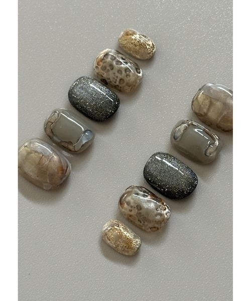 tone（トーン）の「【butter up】鉱物アートのネイルチップ(MA)（ネイルシール/ネイルチップ・レディース・ゴールド・L/M/S）」の6枚目の写真