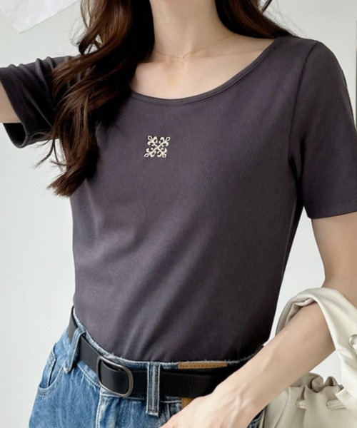 Ada.（エイダ）の「フロントロゴ刺繍 Ｕネック 半袖 Tシャツ（Tシャツ/カットソー・レディース・チャコール/ブラック/グレー/オフホワイト・FREE）」の17枚目の写真