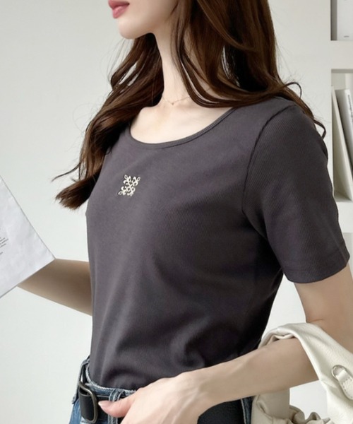 Ada.（エイダ）の「フロントロゴ刺繍 Ｕネック 半袖 Tシャツ（Tシャツ/カットソー・レディース・チャコール/ブラック/グレー/オフホワイト・FREE）」の19枚目の写真