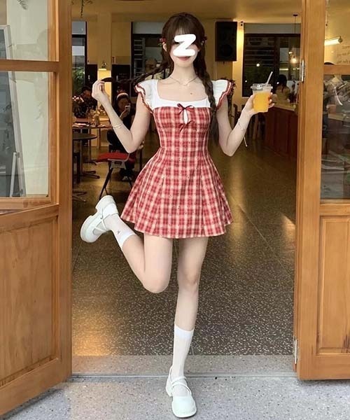 gossip!ロサンゼルス(ゴシップロサンゼルス)の「レッドチェック ガーリー フリルスリーブ ワンピース スクエアネック ハイウエスト A ライン コーデ 2026 夏(ワンピース・レディース・レッド・S/M)」の3枚目の写真