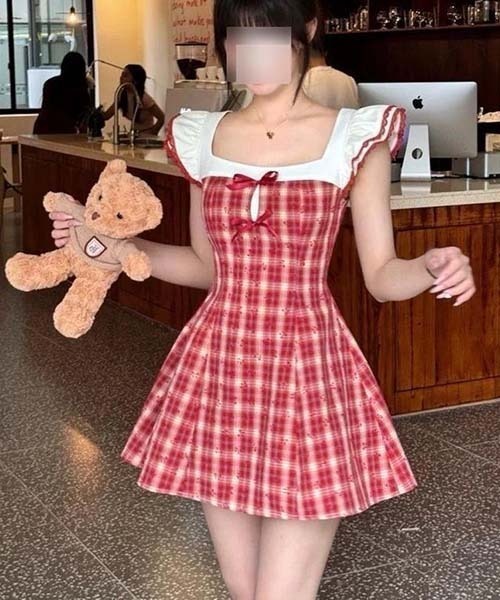 gossip!ロサンゼルス(ゴシップロサンゼルス)の「レッドチェック ガーリー フリルスリーブ ワンピース スクエアネック ハイウエスト A ライン コーデ 2026 夏(ワンピース・レディース・レッド・S/M)」の5枚目の写真