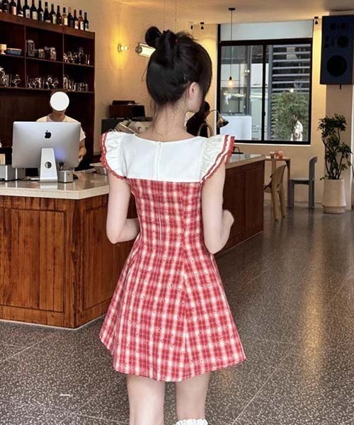 gossip!ロサンゼルス(ゴシップロサンゼルス)の「レッドチェック ガーリー フリルスリーブ ワンピース スクエアネック ハイウエスト A ライン コーデ 2026 夏(ワンピース・レディース・レッド・S/M)」の7枚目の写真