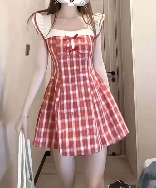 gossip!ロサンゼルス(ゴシップロサンゼルス)の「レッドチェック ガーリー フリルスリーブ ワンピース スクエアネック ハイウエスト A ライン コーデ 2026 夏(ワンピース・レディース・レッド・S/M)」の8枚目の写真