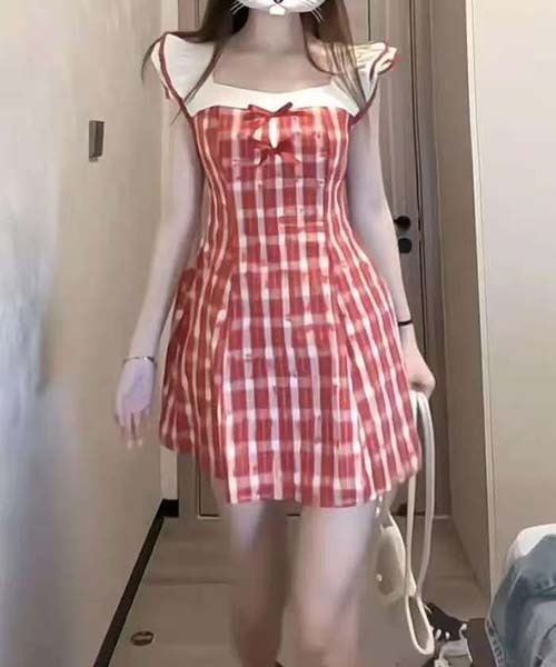 gossip!ロサンゼルス(ゴシップロサンゼルス)の「レッドチェック ガーリー フリルスリーブ ワンピース スクエアネック ハイウエスト A ライン コーデ 2026 夏(ワンピース・レディース・レッド・S/M)」の11枚目の写真