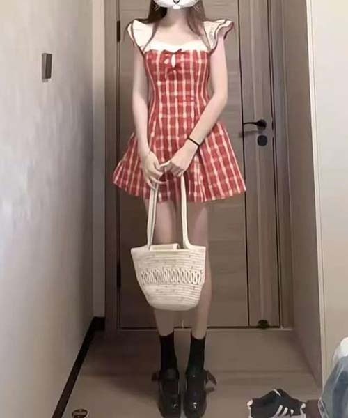 gossip!ロサンゼルス(ゴシップロサンゼルス)の「レッドチェック ガーリー フリルスリーブ ワンピース スクエアネック ハイウエスト A ライン コーデ 2026 夏(ワンピース・レディース・レッド・S/M)」の12枚目の写真